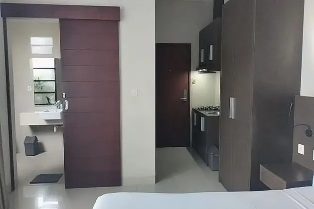 Tek Büyük Yataklı Oda, Küçük Mutfak