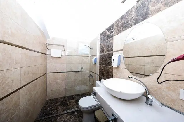 https://images.etstur.com/files/images/hotelImages/TR/51505/l/Akay-Garden-Family-Club-Oda-298073.jpg