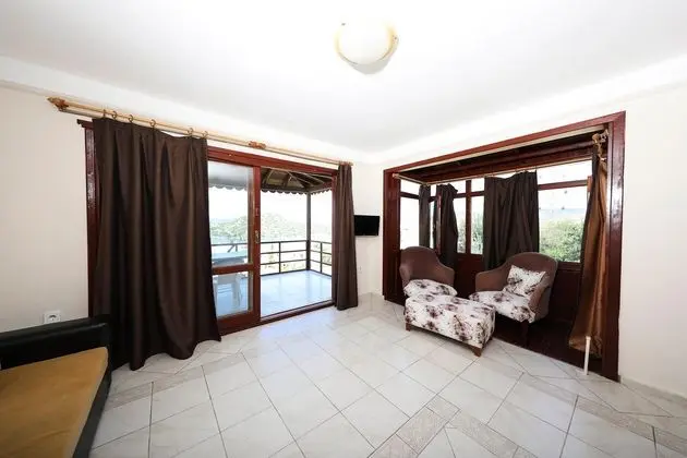 https://images.etstur.com/files/images/hotelImages/TR/51505/l/Akay-Garden-Family-Club-Oda-298076.jpg
