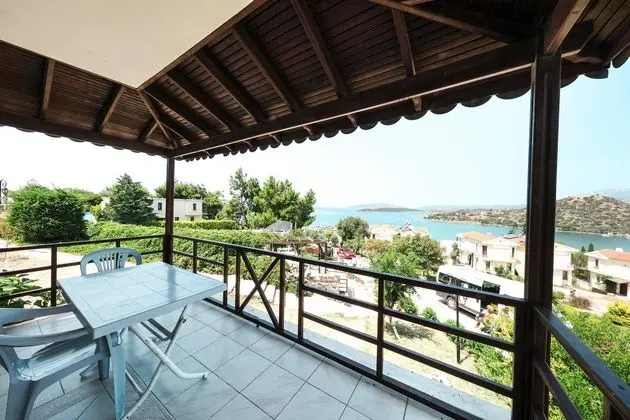 https://images.etstur.com/files/images/hotelImages/TR/51505/l/Akay-Garden-Family-Club-Oda-298077.jpg