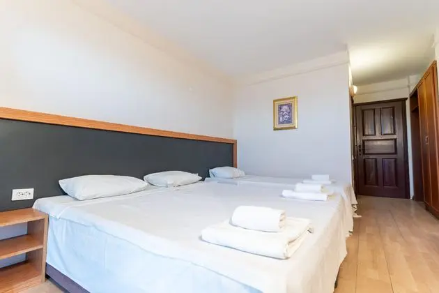 https://images.etstur.com/imgproxy/resize/2560x1440/files/images/hotelImages/etsrooms/660/Akay_Garden_Family_Club_20260323125627_1.jpg