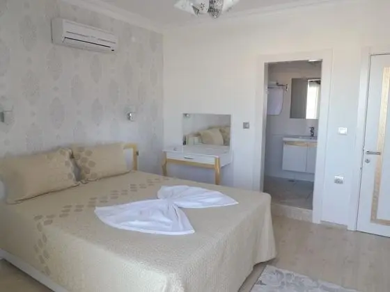 Villa 4+1 Oda, Havuz Manzaralı