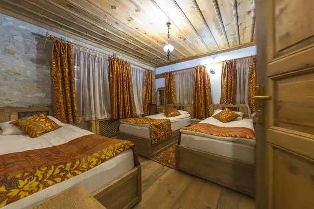 Aile Odası, Bahçe Manzaralı