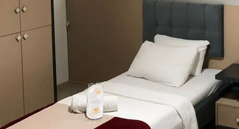 Twin Bed Room