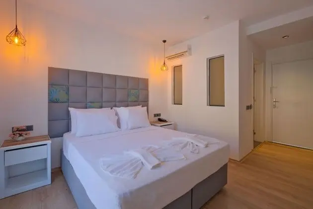 Superior Tek Büyük Yataklı Oda, Sigara İçilmez, Havuz Manzaralı