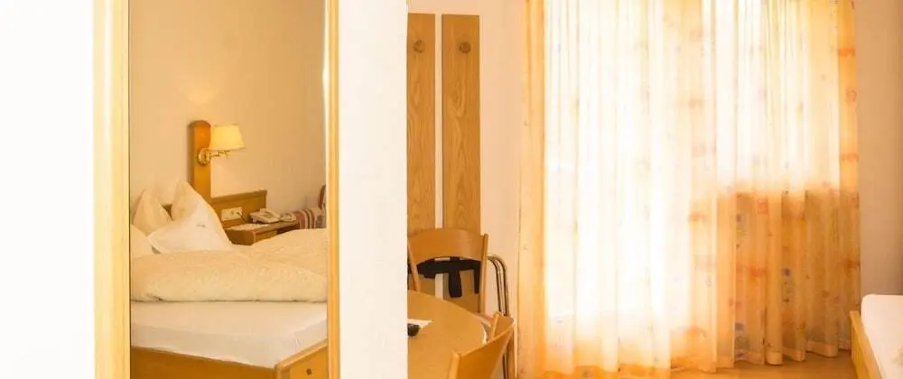 Basic Tek Büyük veya İki Ayrı Yataklı Oda