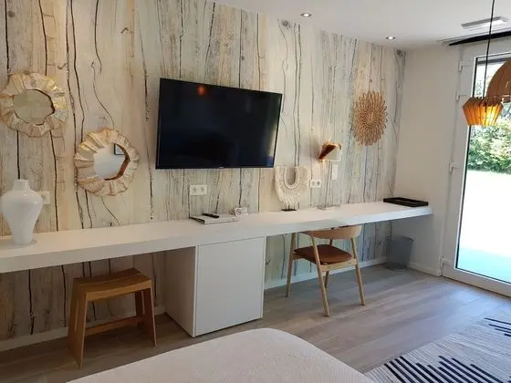 Deluxe Tek Büyük Yataklı Oda (White Now!)