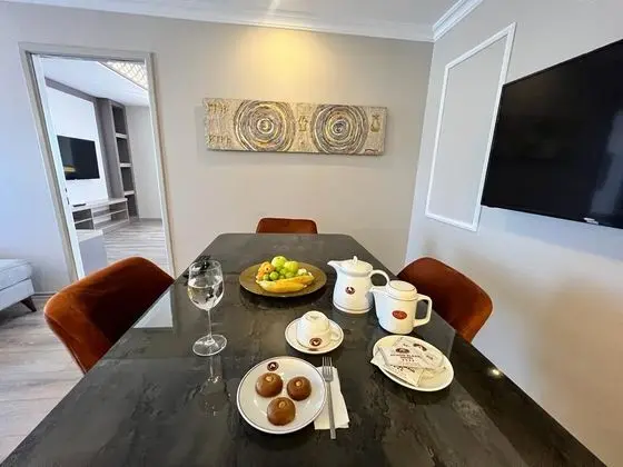 Executive Suite,Şehir veya Dağ Manzaralı,Yemek Masası