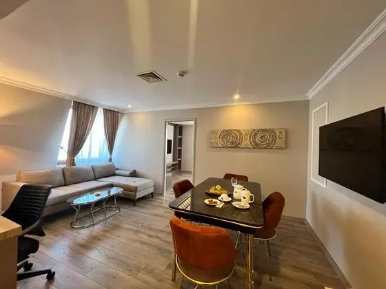 Executive Suite,Şehir veya Dağ Manzaralı,Yemek Masası