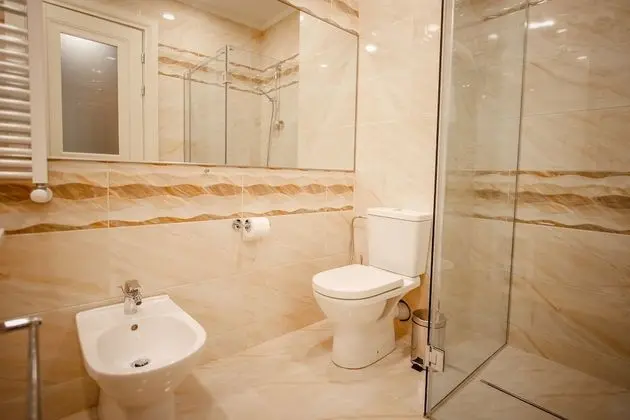 Standard Tek Büyük veya İki Ayrı Yataklı Oda, Havuz Manzaralı