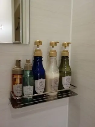 Ortak Ranzalı Oda, Sadece kadınlar için, Sigara İçilmez (Capsule, With TV, No cleaning)