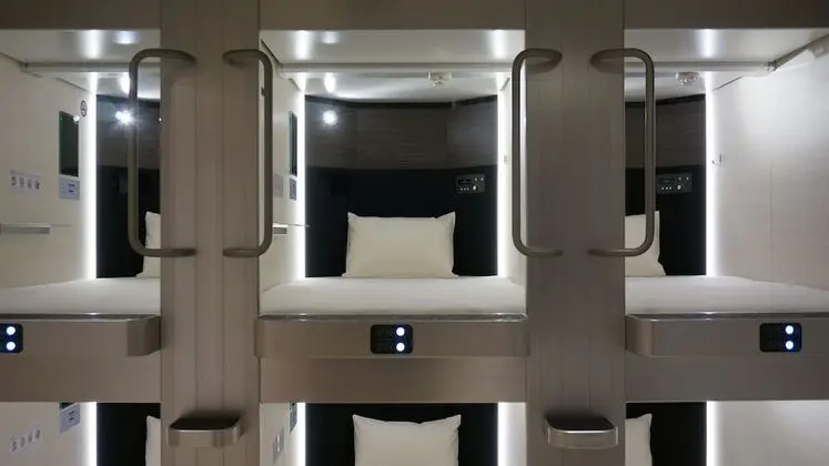 Ortak Ranzalı Oda, Sadece kadınlar için, Sigara İçilmez (Capsule, without TV)