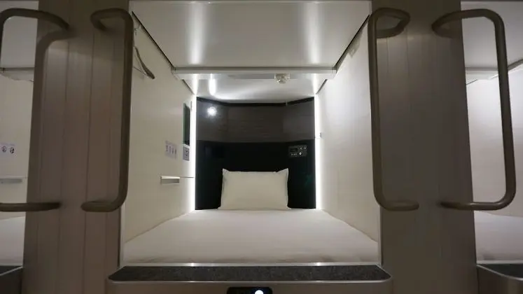 Ortak Ranzalı Oda, Sadece kadınlar için, Sigara İçilmez (Capsule, without TV)