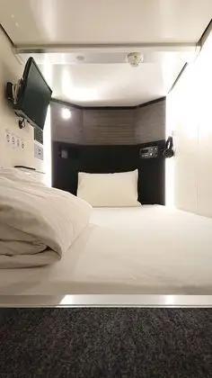 Ortak Ranzalı Oda, Sadece kadınlar için, Sigara İçilmez (Capsule, without TV,No cleaning)