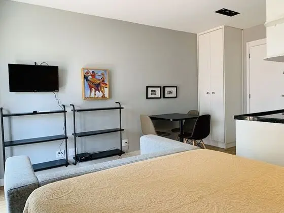 City Tek Büyük Yataklı Oda