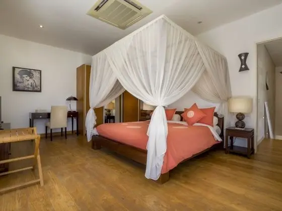 Deluxe Villa, 4 Yatak Odası, Havuz Manzaralı, Bahçeli