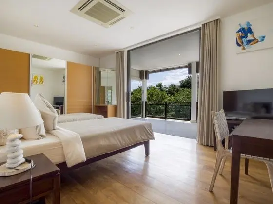 Deluxe Villa, 4 Yatak Odası, Havuz Manzaralı, Bahçeli