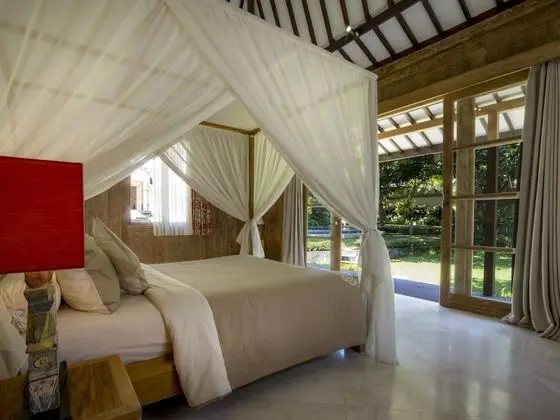 Deluxe Villa, 4 Yatak Odası, Havuz Manzaralı, Bahçeli