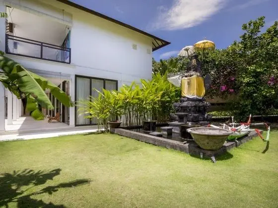Deluxe Villa, 4 Yatak Odası, Havuz Manzaralı, Bahçeli