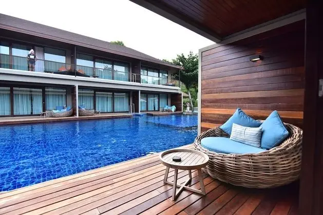Deluxe Pool Access