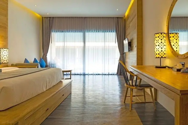 Superior Tek Büyük veya İki Ayrı Yataklı Oda, Havuz Manzaralı