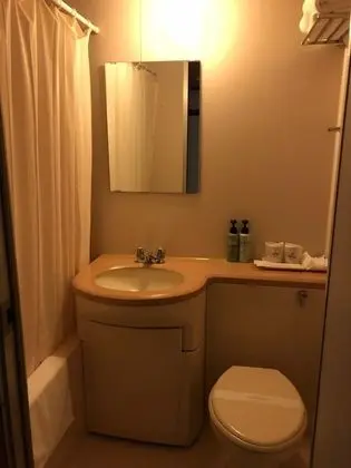 İki Ayrı Yataklı Oda, Sigara İçilebilir