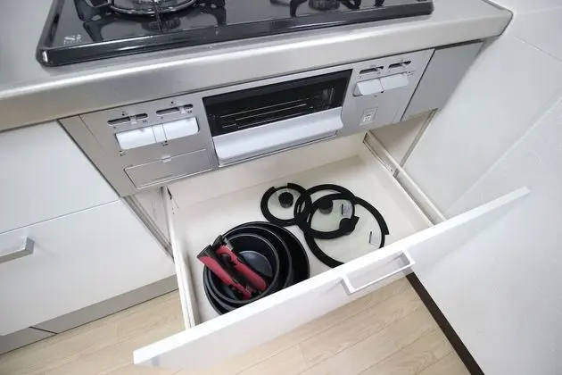 Ev (AO-1)