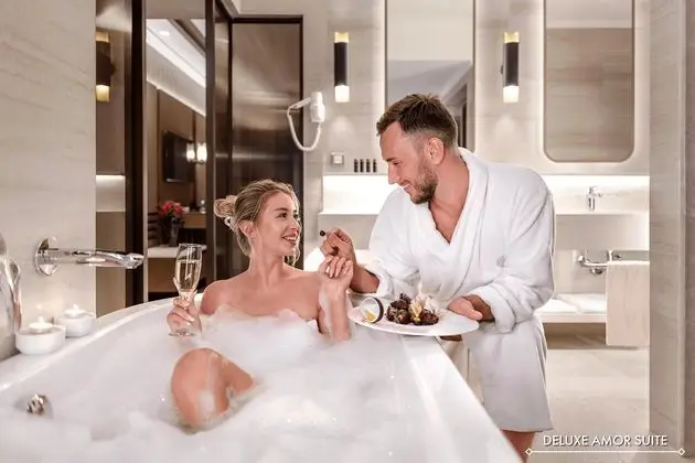 Deluxe Amor Suite Room