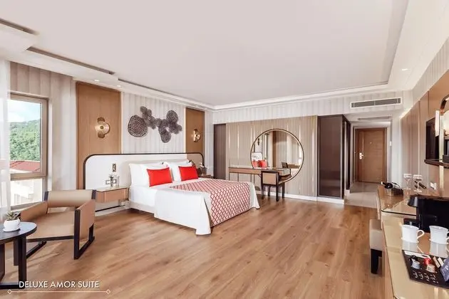 Deluxe Amor Suite Room