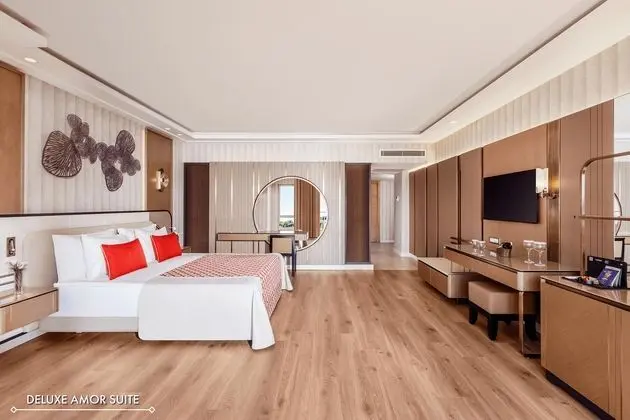 Deluxe Amor Suite Room