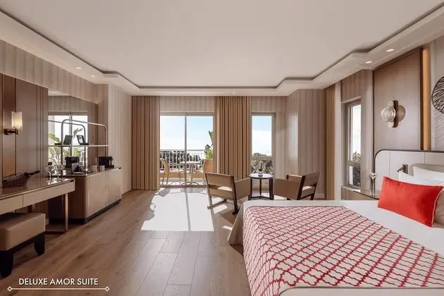 Deluxe Amor Suite Room