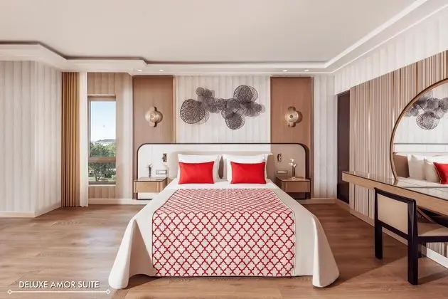 Deluxe Amor Suite Room