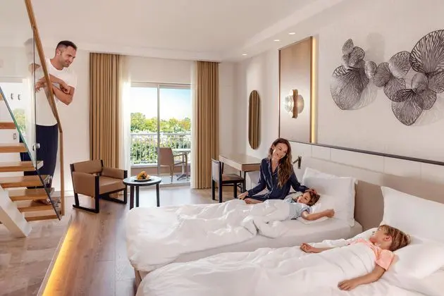 https://images.etstur.com/imgproxy/resize/2560x1440/files/images/hotelImages/etsrooms/44/AKKA_Hotels_Antedon_20250728100530_1.jpg