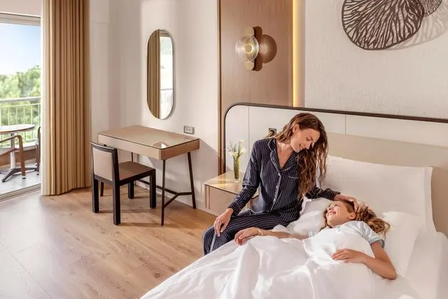 https://images.etstur.com/imgproxy/resize/2560x1440/files/images/hotelImages/etsrooms/44/AKKA_Hotels_Antedon_20250728100533_5.jpg