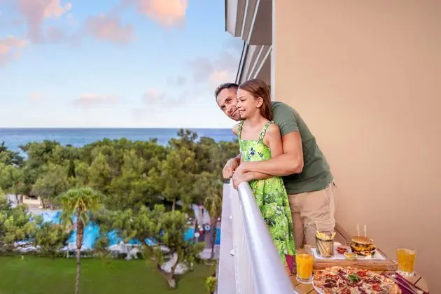 https://images.etstur.com/imgproxy/resize/2560x1440/files/images/hotelImages/etsrooms/44/AKKA_Hotels_Antedon_20250728100533_6.jpg