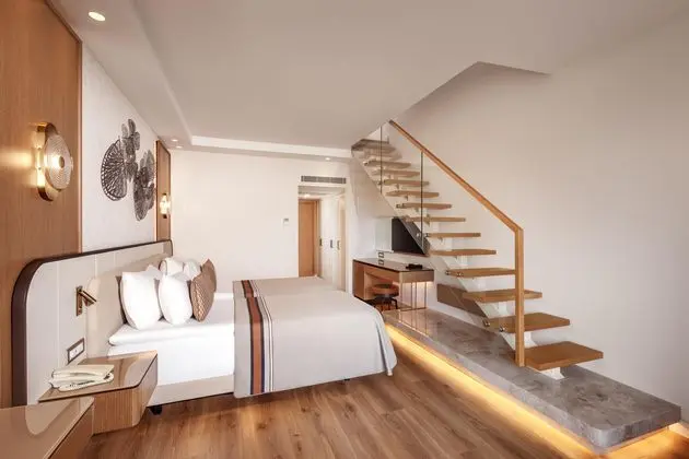 https://images.etstur.com/imgproxy/resize/2560x1440/files/images/hotelImages/etsrooms/44/AKKA_Hotels_Antedon_20250728100535_10.jpg