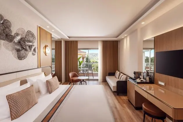 https://images.etstur.com/imgproxy/resize/2560x1440/files/images/hotelImages/etsrooms/44/AKKA_Hotels_Antedon_20250728101104_9.jpg