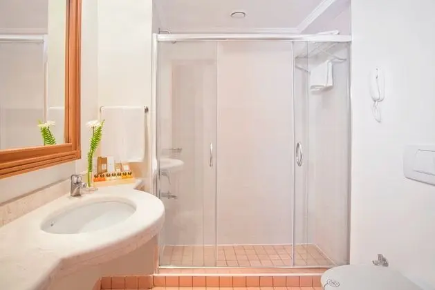 https://imagessl.etstur.com/files/images/hotelImages/TR/50678/l/Akka-Claros-Hotel-Oda-21107.jpg
