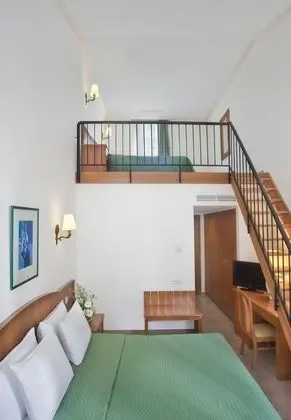 https://imagessl.etstur.com/files/images/hotelImages/TR/50678/l/Akka-Claros-Hotel-Oda-294276.jpg