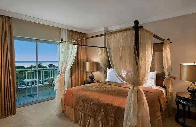 https://imagessl.etstur.com/files/images/hotelImages/TR/67970/l/Akka-Residence-Villas-Oda-209806.jpg