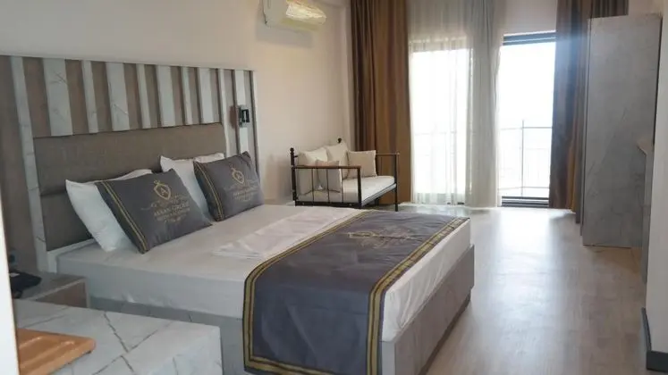 Triple, Bahçe Manzaralı, Balkonlu