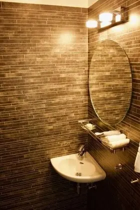 Tek Büyük veya İki Ayrı Yataklı Oda, Özel Banyo