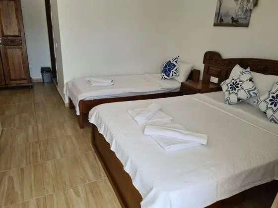 Üç Kişik Deniz Manzarı Teraslı