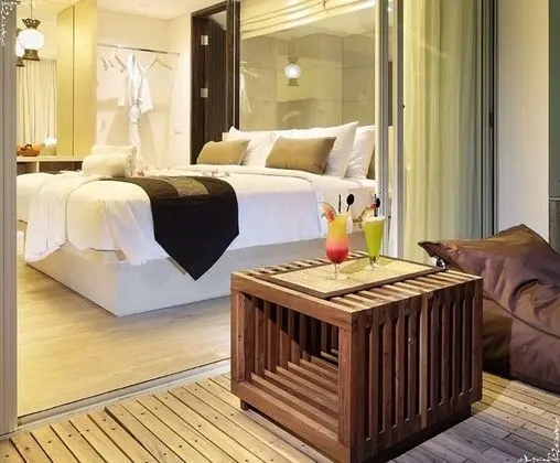 Deluxe Oda, Havuz Kenarı