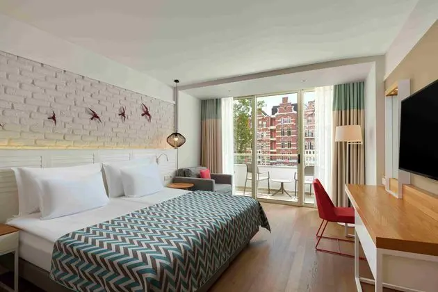 https://images.etstur.com/imgproxy/resize/2560x1440/files/images/hotelImages/etsrooms/8/Akra_Kemer_20251106134311_0.jpg