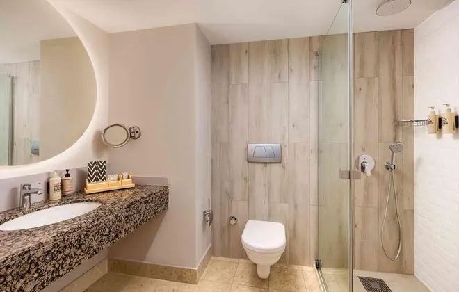 https://images.etstur.com/imgproxy/resize/2560x1440/files/images/hotelImages/etsrooms/8/Akra_Kemer_20251106134314_2.jpg