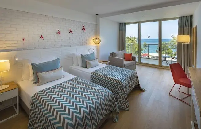 Superior Tek Büyük veya İki Ayrı Yataklı Oda, Kısmi Deniz Manzaralı