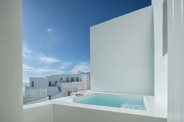 Deluxe Suite with Outdoor Hot Tub & Caldera View