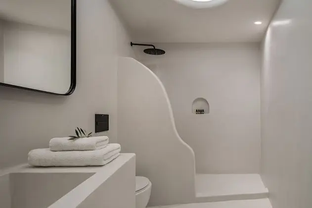 Deluxe Suite with Outdoor Hot Tub & Caldera View