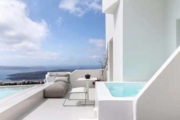 Deluxe Suite with Outdoor Hot Tub & Caldera View